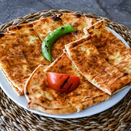 Kaşarlı Yumurtalı Pide